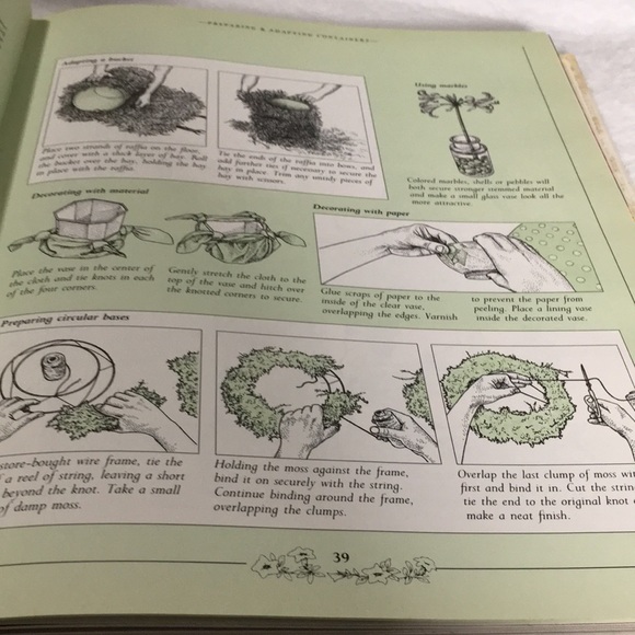 Fresh Flowers A complete guide to selecting & arranging coffee table book - Picture 4 of 16